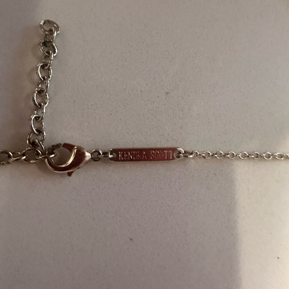 Kendra Scott Skylie Black Iridescent and Gold Chain Necklace - Picture 8 of 10